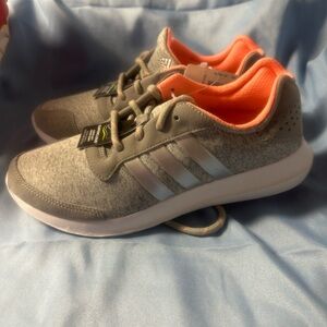 Woman’s Adidas size 9 shoes